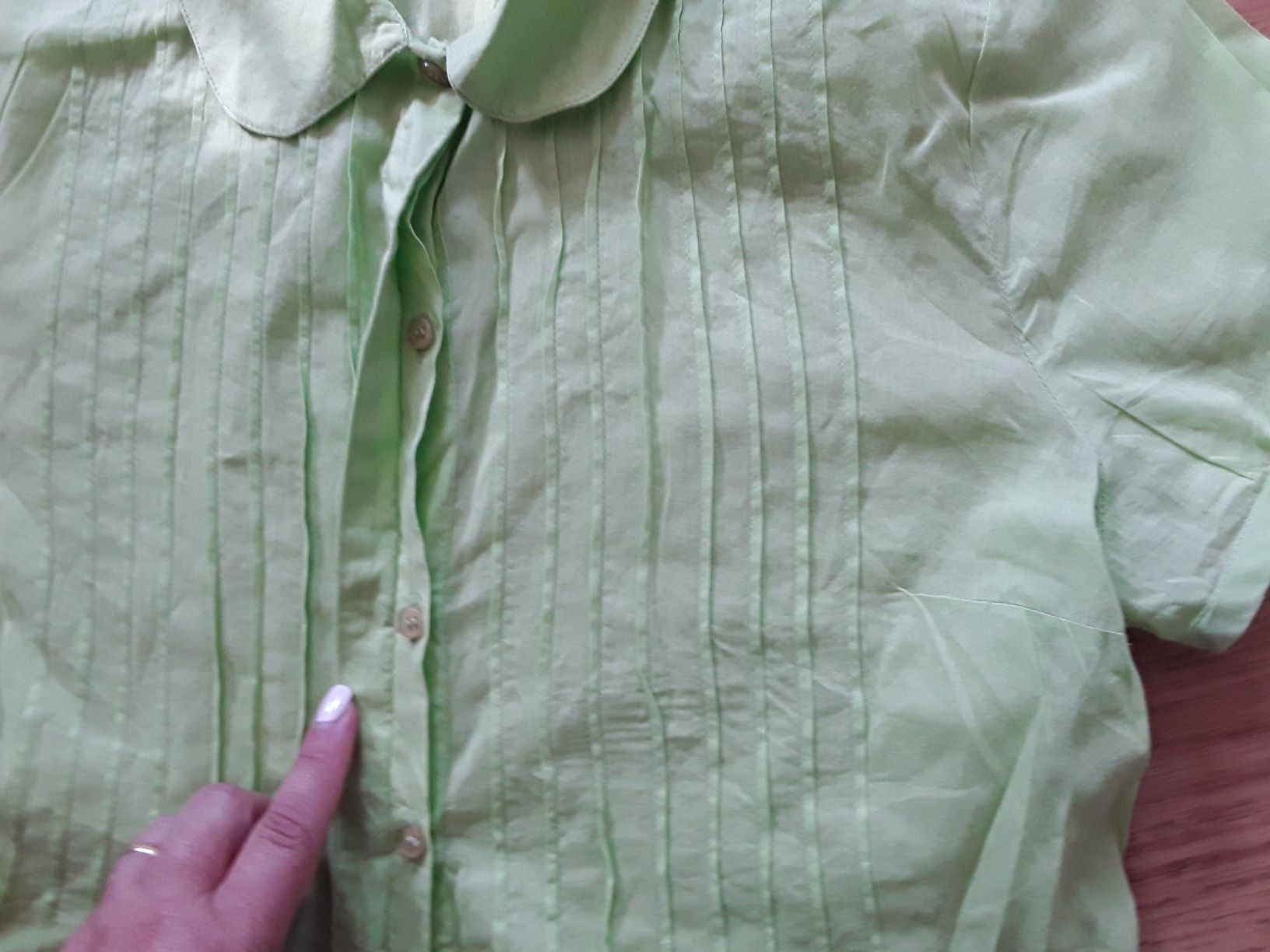 Camisa da Sfera tam. L em verde clarinho com detalhes vintage