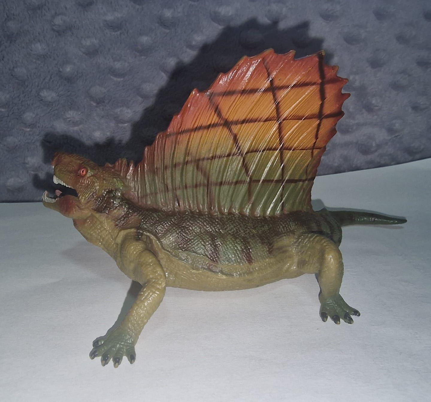 Figurka dinozaura. Super stan