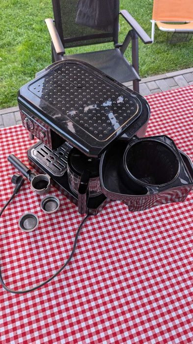 ekspres ciśnieniowy kolbowy DeLonghi BCO410