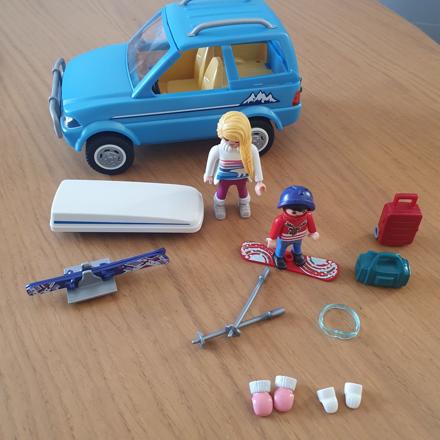 Playmobil, Family Fun, Auto z boxem dachowym, 9281
Playmobil, Family F