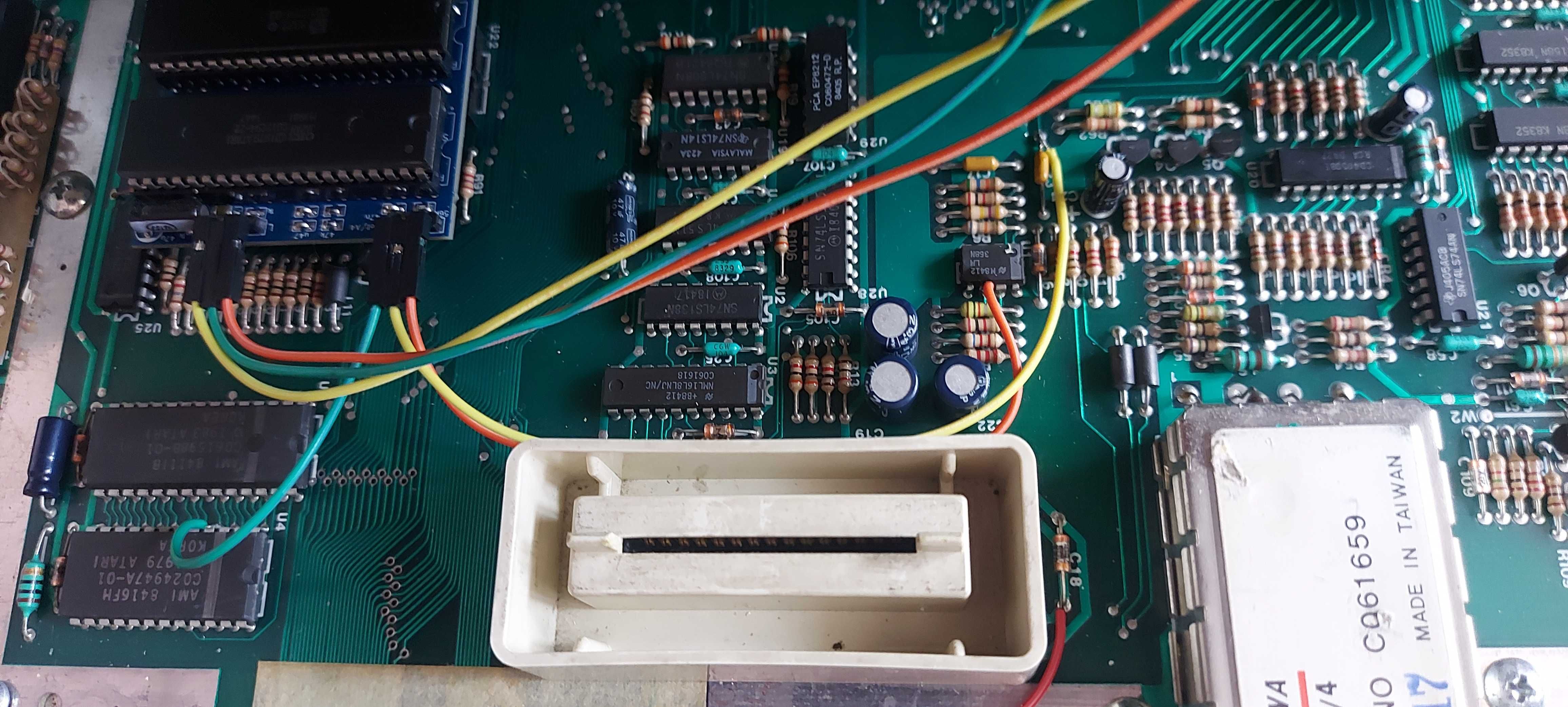 ATARI 800XL, stereo na Pokeyach, Sophia 2, AVG Cart i dużo dodatków