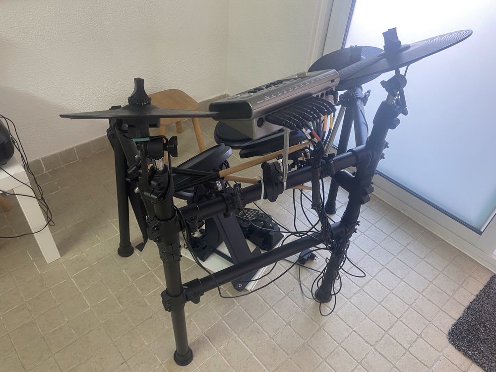 Bateria Electronica muito bom estado! Para aprendizagem ou para Banda.