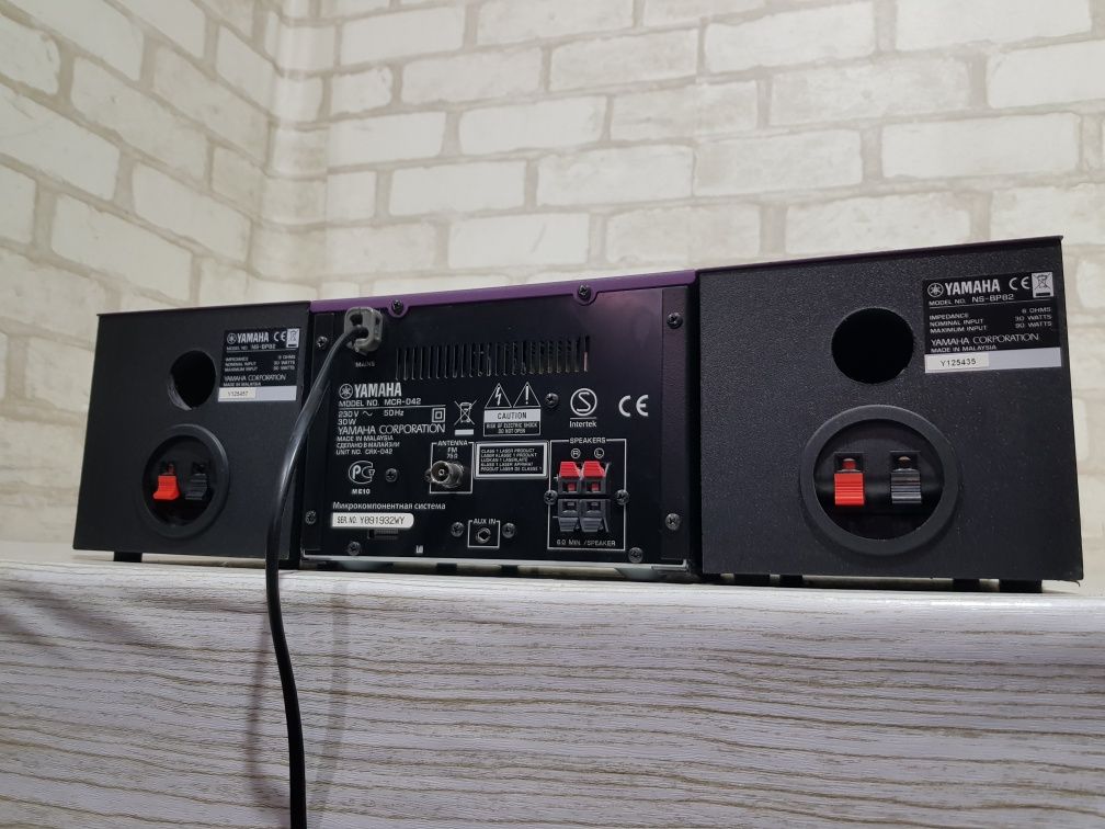 Музичний центр YAMAHA MCR-042,*2x30 Вт, USB, б/у з Німеччини