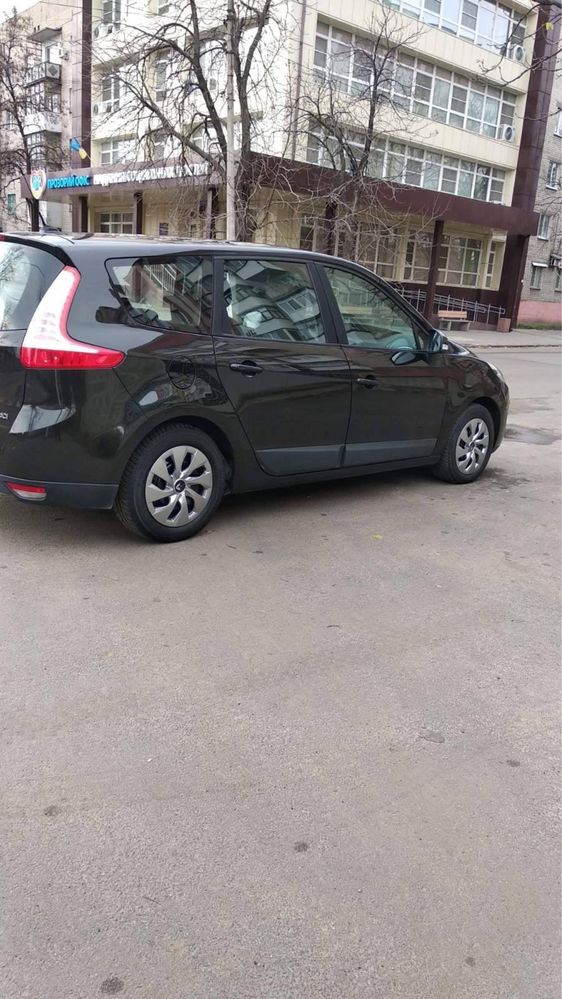 Продам авто Renault Scenic Grand