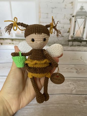 Вязаная игрушка амигуруми кукла  пчёлка ручная работа