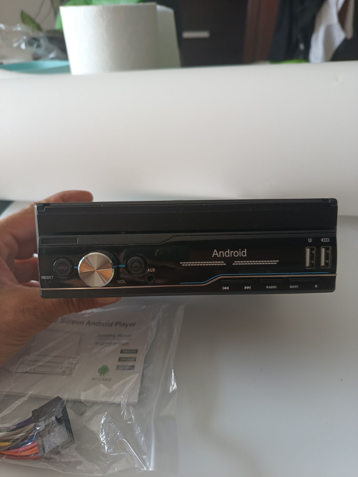 Radio z wysuwanym ekranem  android 7 inch  mp5 player 4core  bluetooth