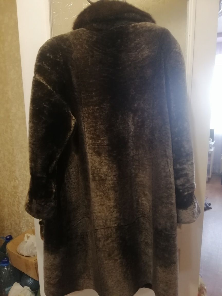 Продам мутоновую шубу