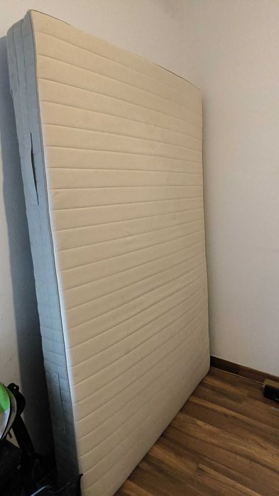 Vendo cama de casal com colchão.