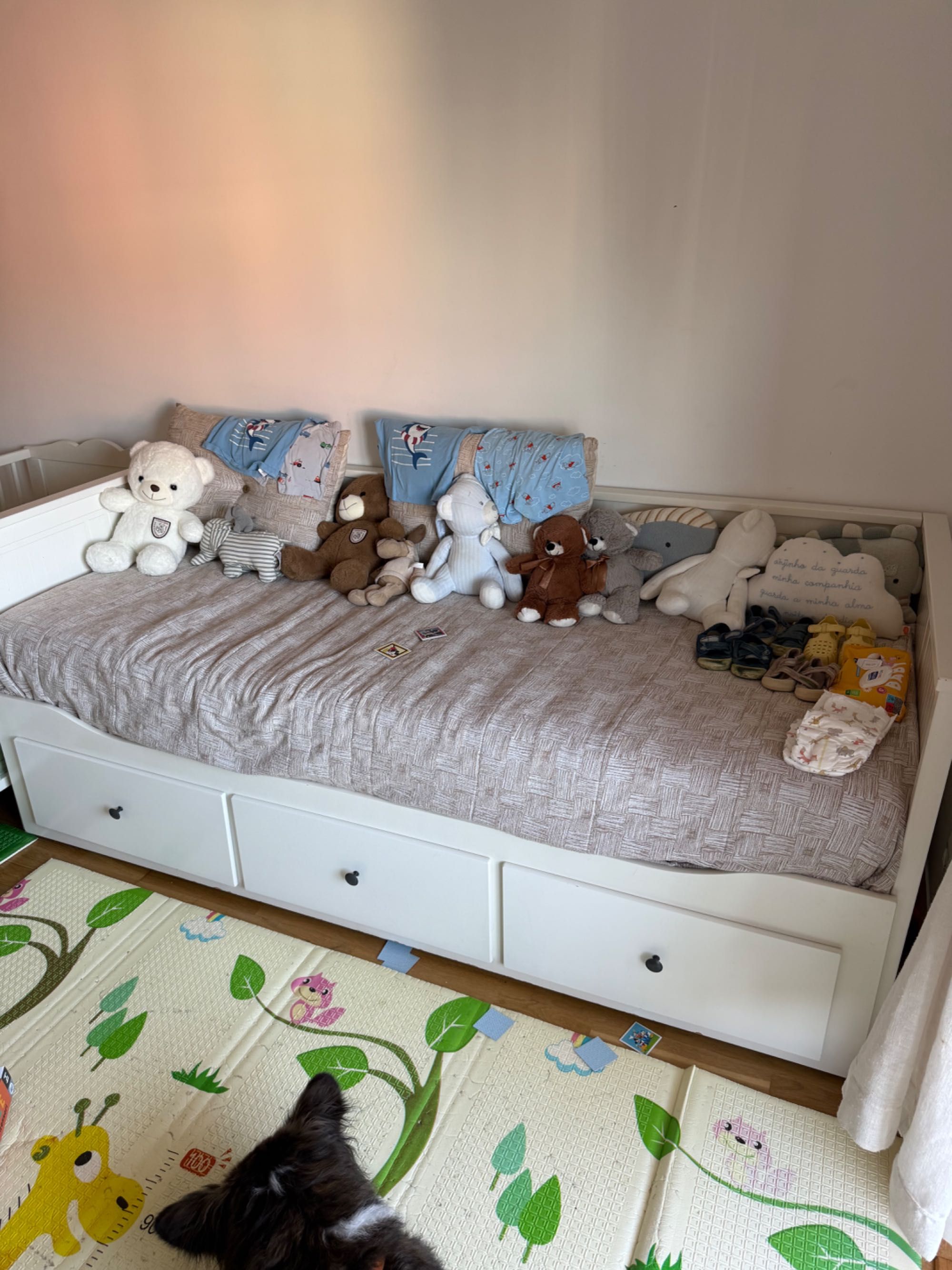 Cama individual/dupla com colchões