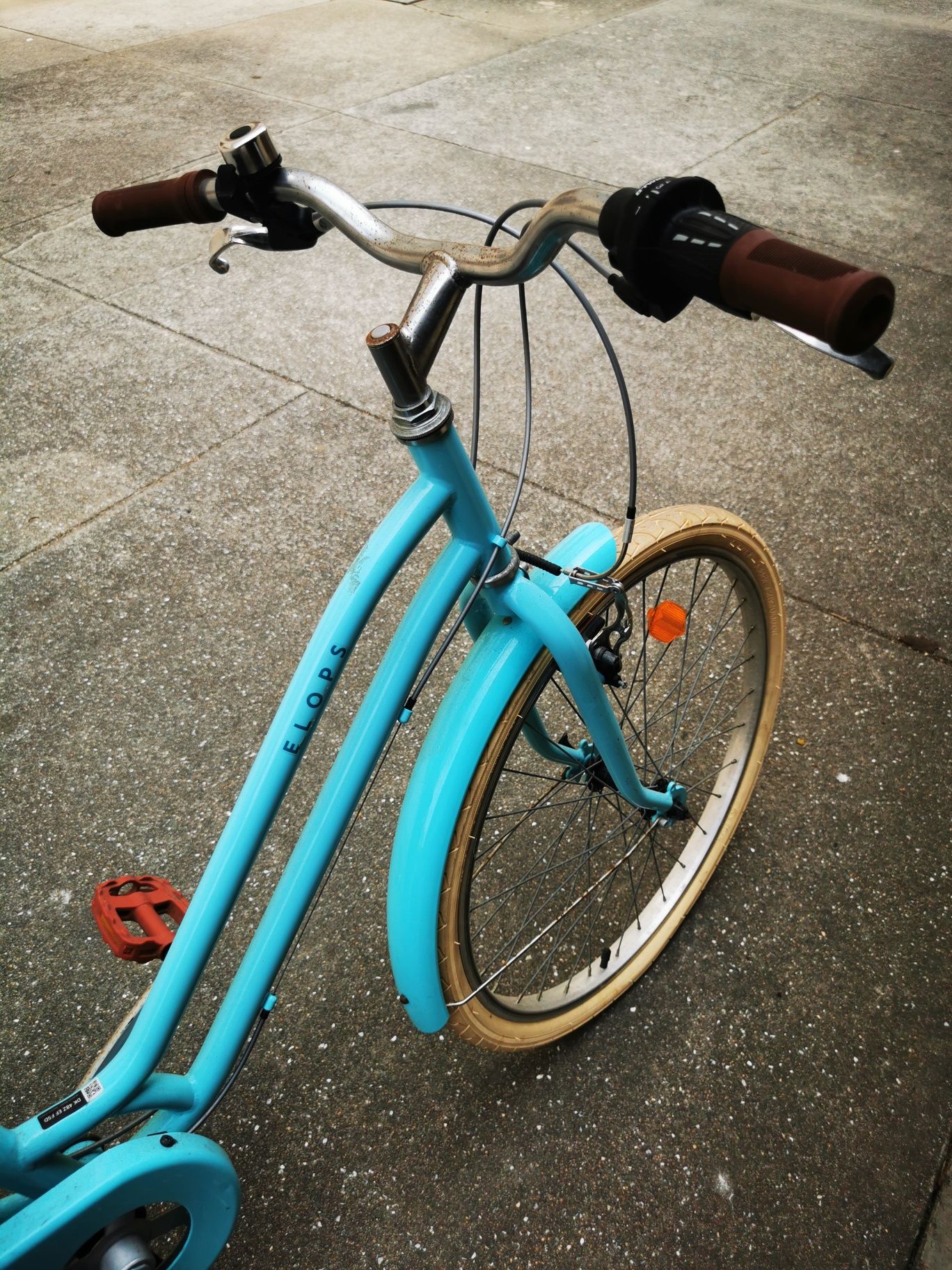 Bicicleta com cesto roda 24