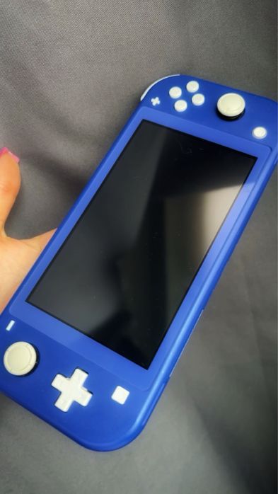 Nintendo Switch niebieskie + karta pamieci
