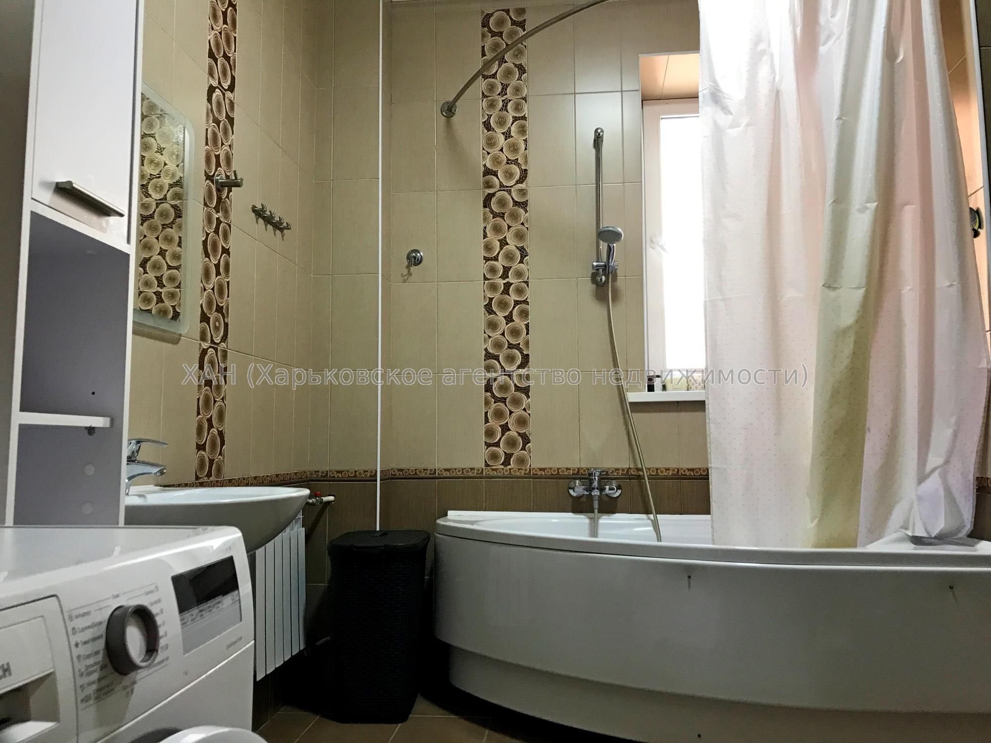Продам 4к кв.у центрі міста 120тис.з послугами АН  М52
