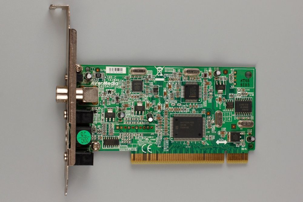 ТВ тюнер AVerMedia AVerTV Hybrid+FM PCI