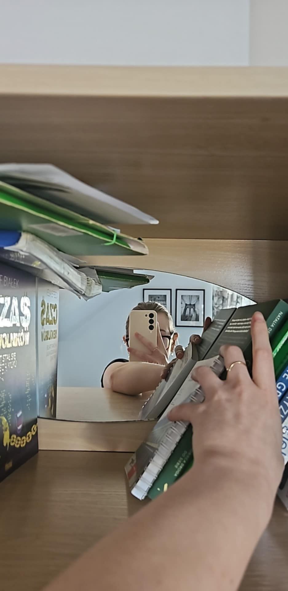Komplet mebli jasne drewno - witryna, szafa mała, szafa duża, komoda