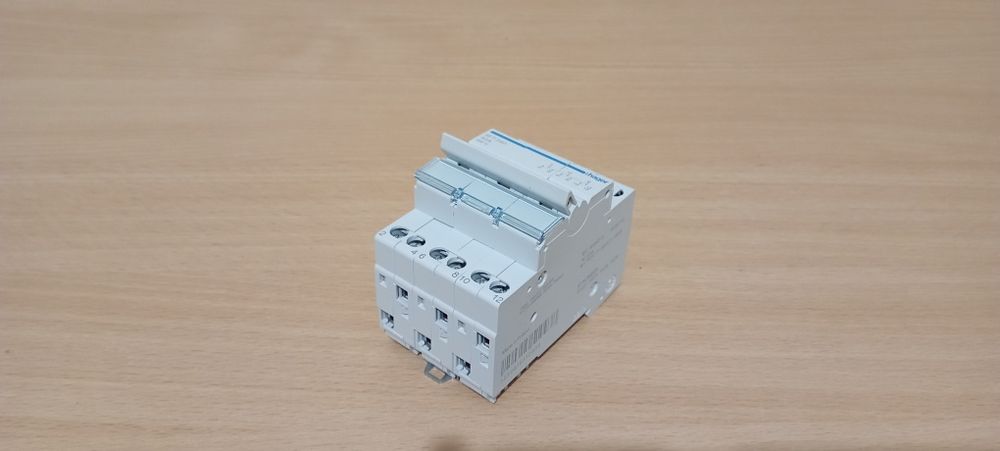 Перекидной рубильник модульный Hger