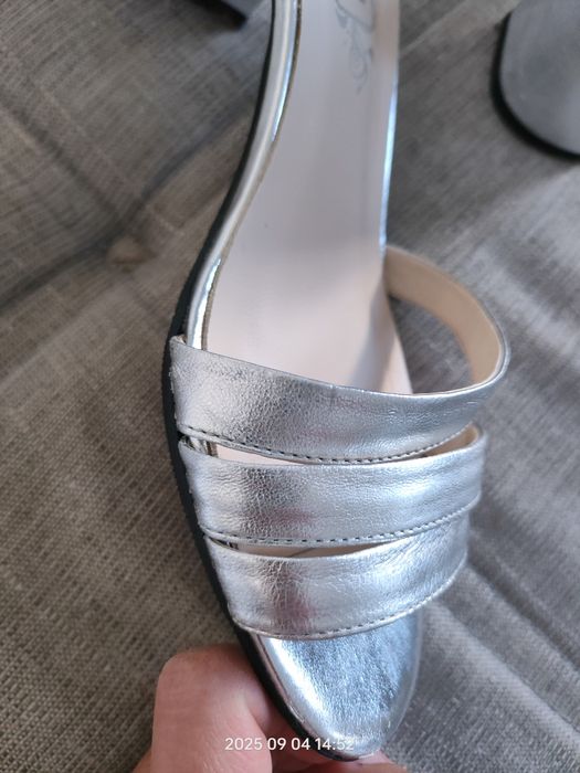 Sandałki srebrne na klocki rozmiar 38