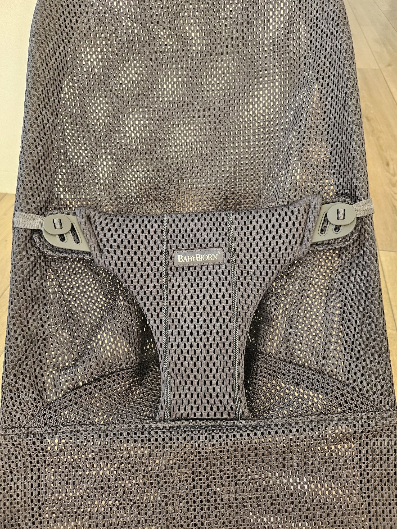 Bujaczek babybjorn mesh antracyt