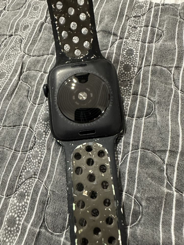 Apple Watch SE 2gen. 44mm 32GB koperta Nike sport GPS bez Cellular