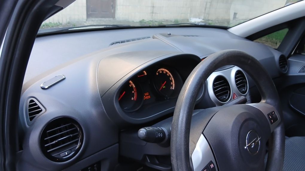 Продам Opel Corsa 1.2 2011 рік.