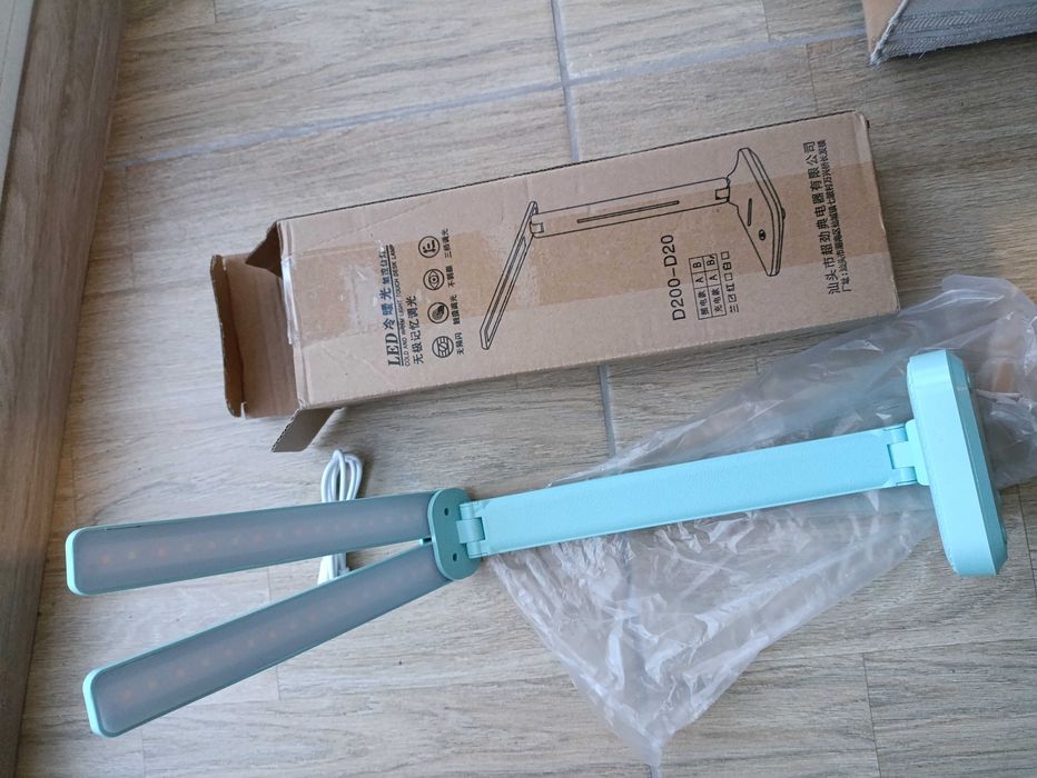 Лампа настольная с акумулятором встроенным новая