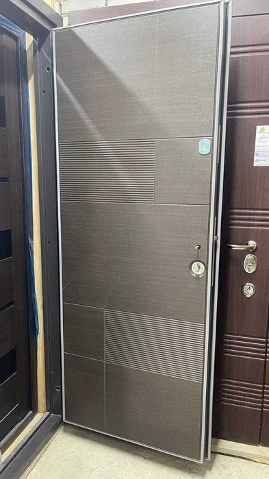 Двері в дім Вулиця Метал - МДФ сірий : в наявності