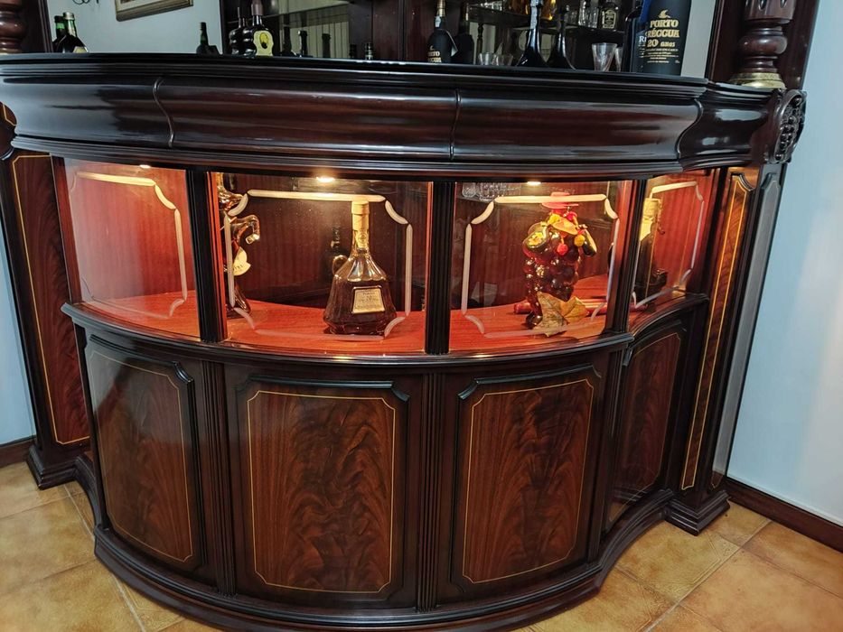 Bar de sala em madeira