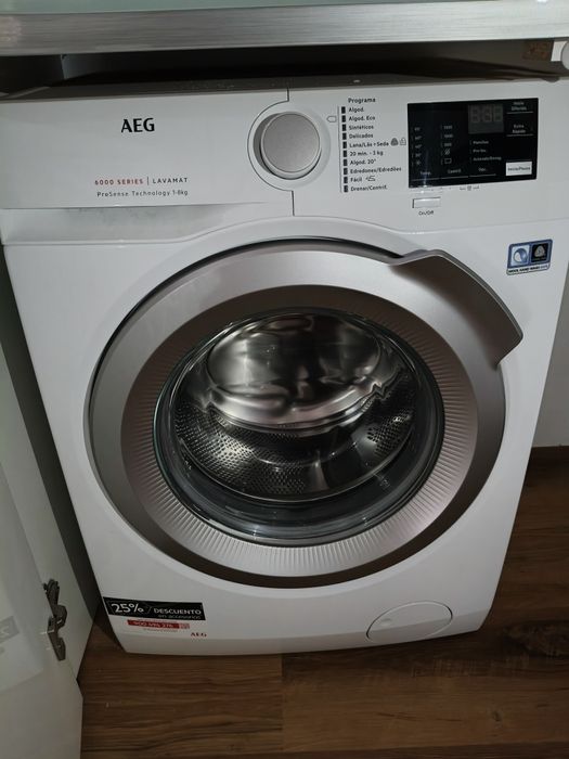 Máquina de lavar roupa AEG