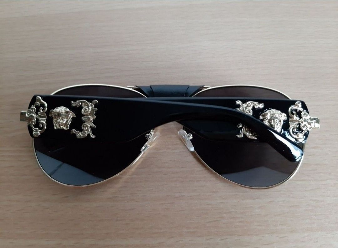 VERSACE okulary przeciwsłoneczne unisex czarne, element ekoskóry