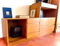 Móvel de Livros e Roupa com 6 gavetas