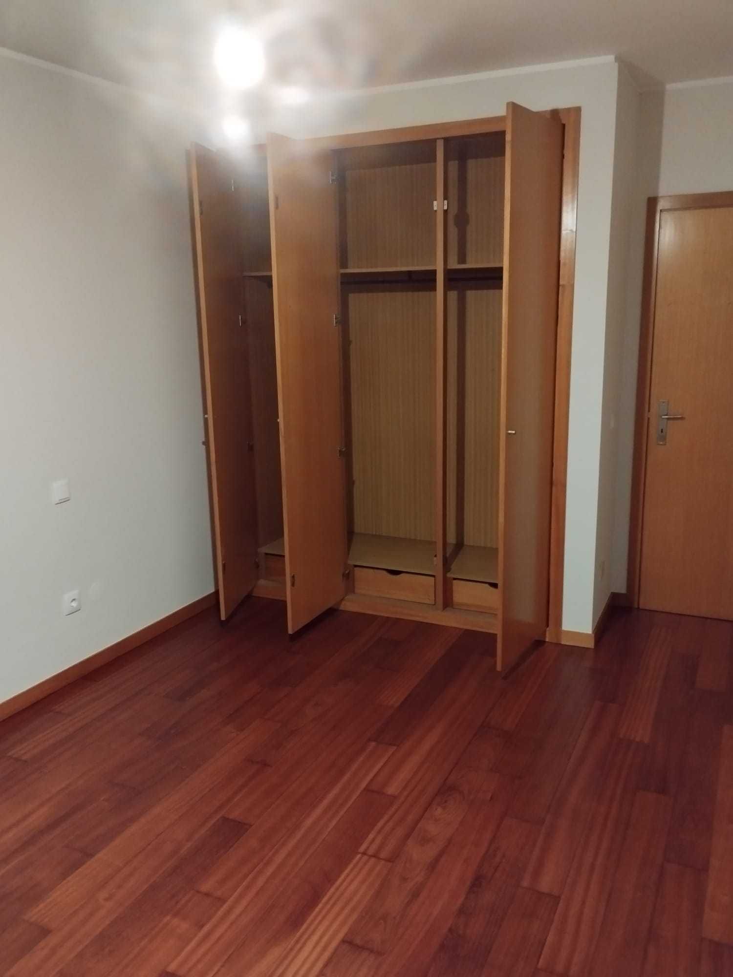T1 na rotunda  de Areosa, próximo do Lidl.
