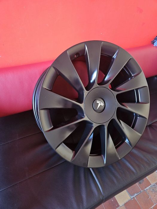Диски R20 5x114.3 ET45 9.5J DIA64.1 Tesla Model Y Satin Black
