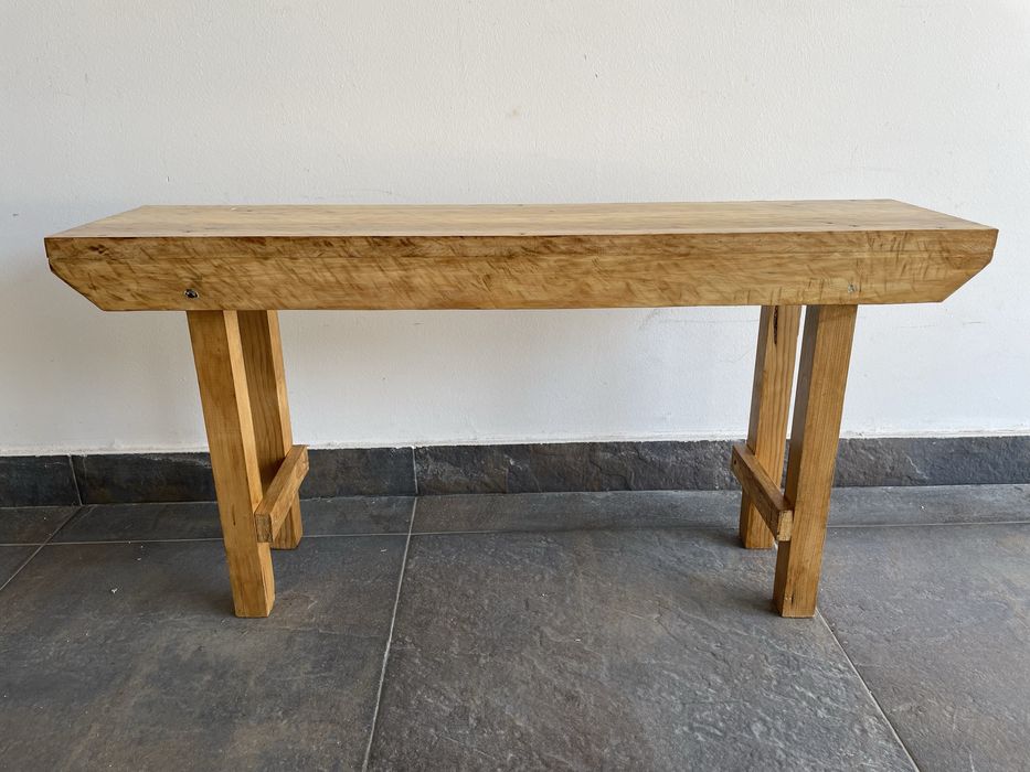 Banco de madeira em pinho