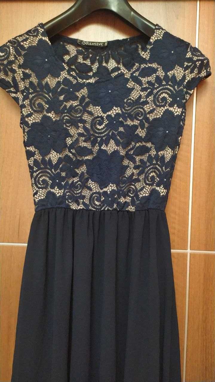 Вечірня сукня з мережива та шифону темно-синього кольору