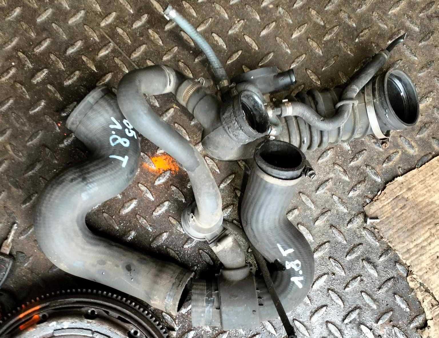 wąż rura przewód powietrza turbiny VW Passat B5 fl Audi A4 B6 B7 1.8t