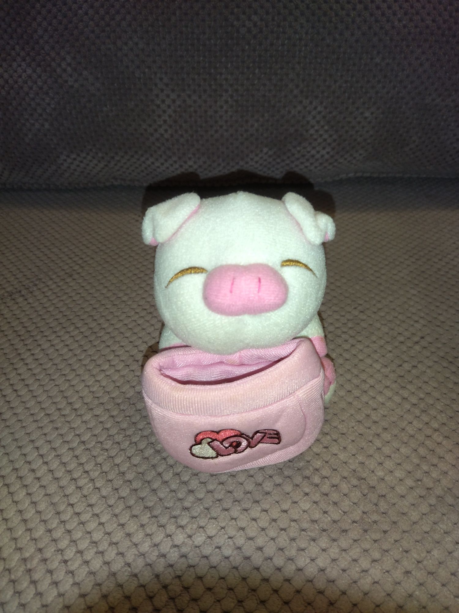 Продам іграшкову свинку рожеву