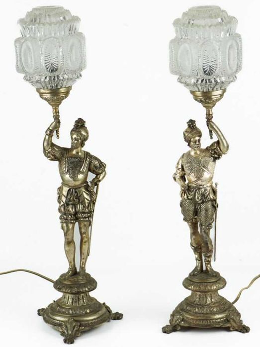 Par de Candeeiros com Conquistadores