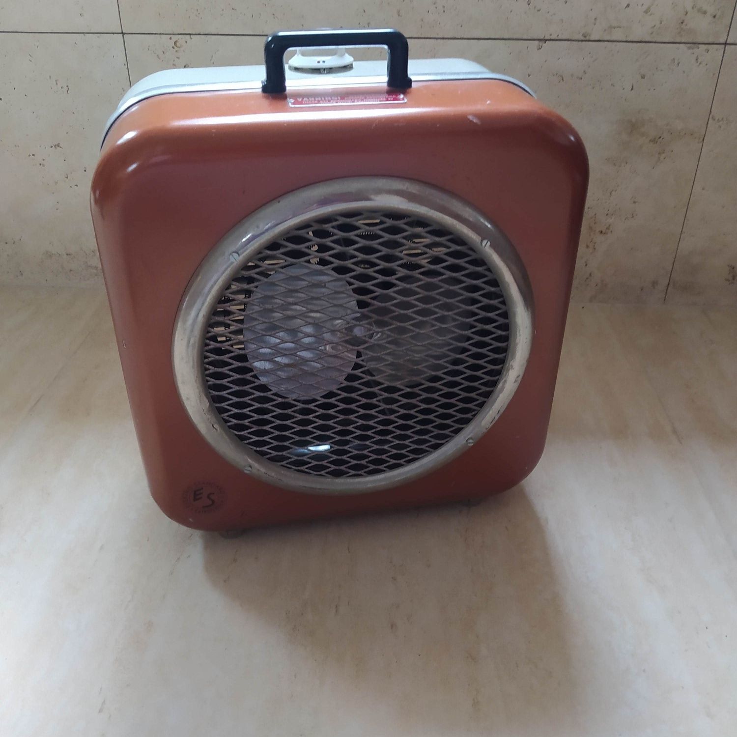 Bardzo stara, niezawodna,retro farelka. 1200W