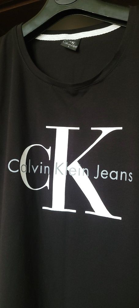 Czarny damski t-shirt Calvin Klein L