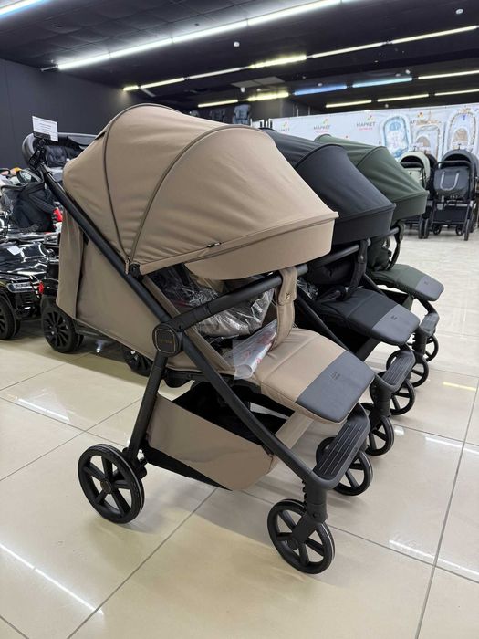 Прогулянкова коляска Carrello Bravo Carbon з LED підсвіткою