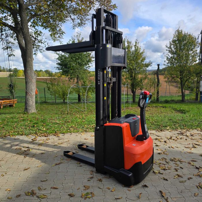 Wózek widłowy paleciak elektryczny Toyota SWE 140 triplex 1400kg 2019r