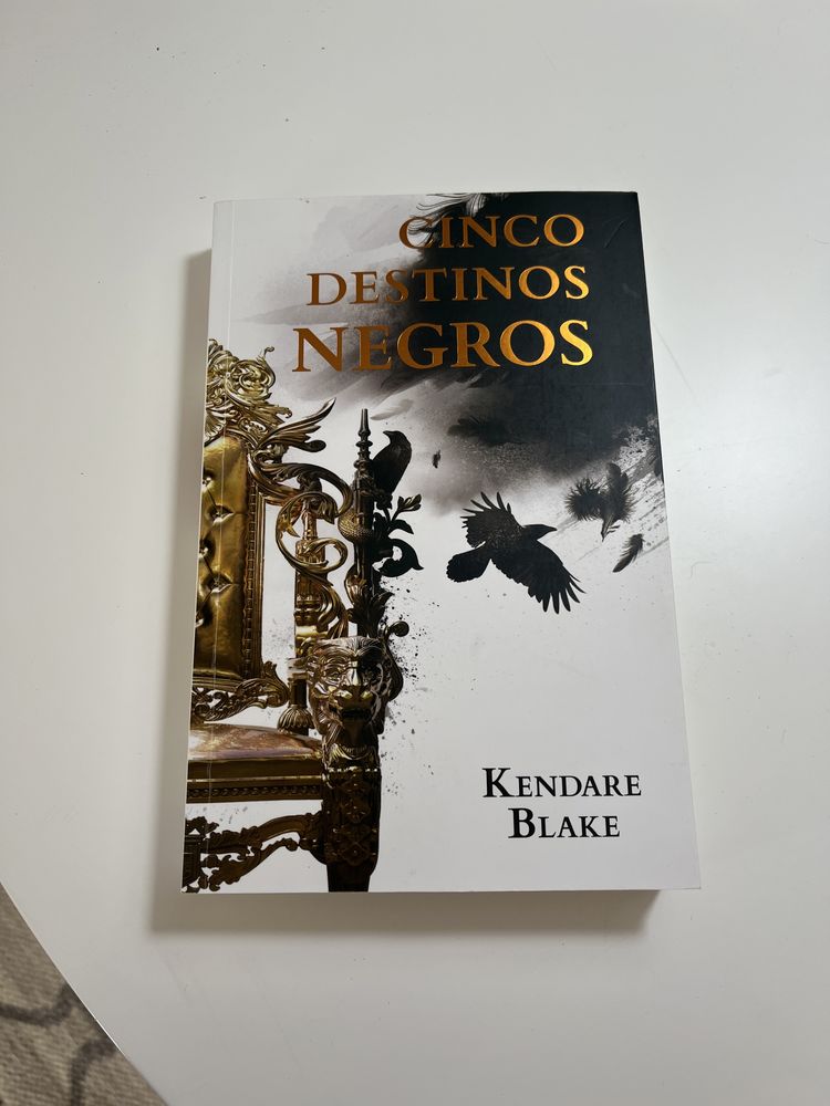 Livros da coleção “Três Coroas Negras”