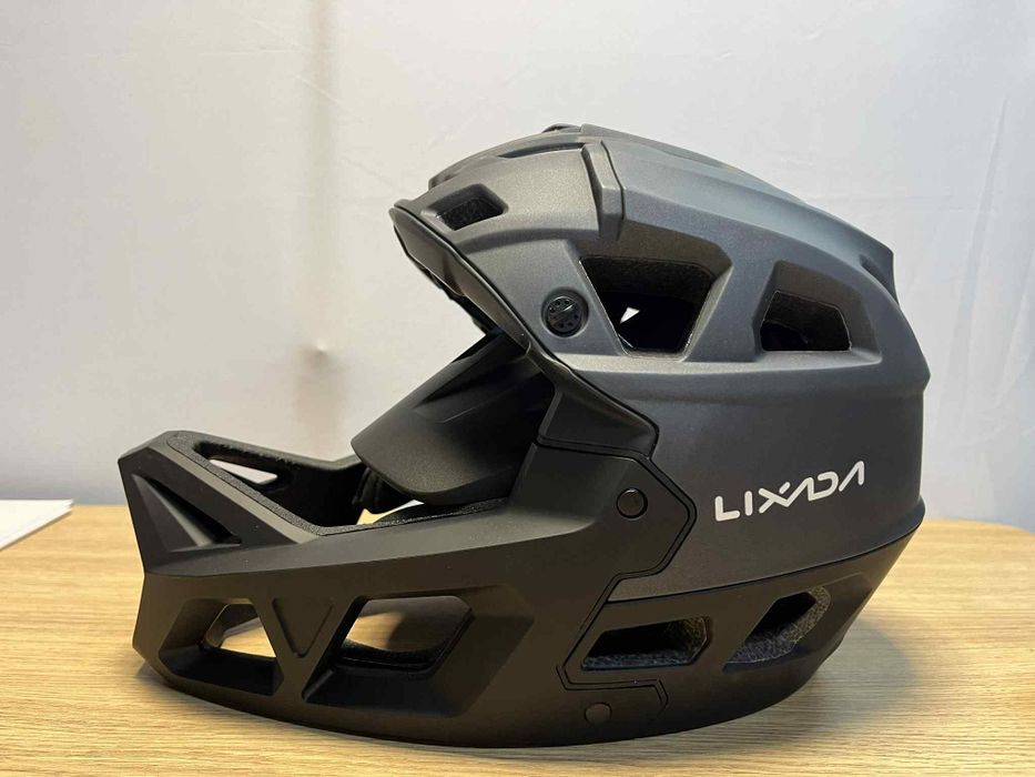 kask rowerowy typu full-face marki Lixada r. M