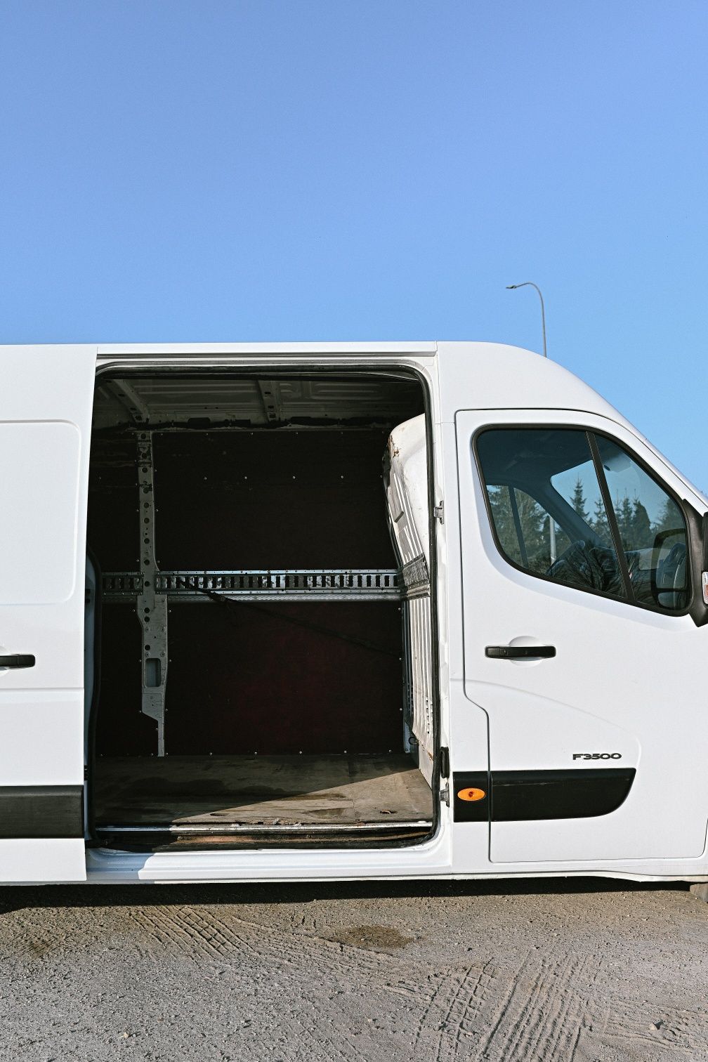 Wynajem busa towarowego, wypożyczalnia busów, lawet, przyczep