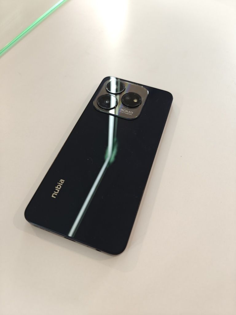 Телефон nubia v60. 256gb на 16gb + чехол + 2 слота пам'яті + зарядка