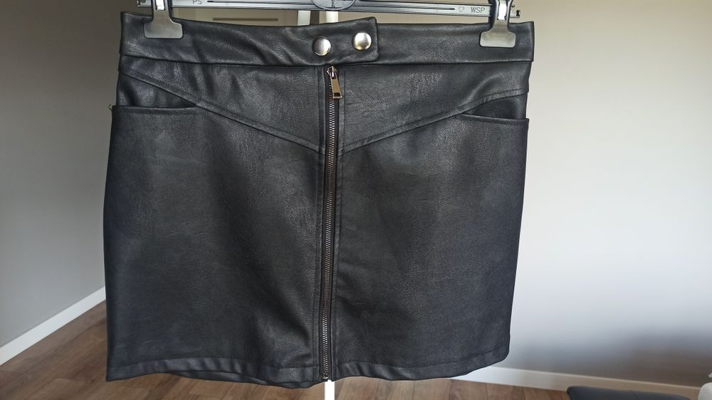 Spódnica mini z imitacji skóry Sinsay