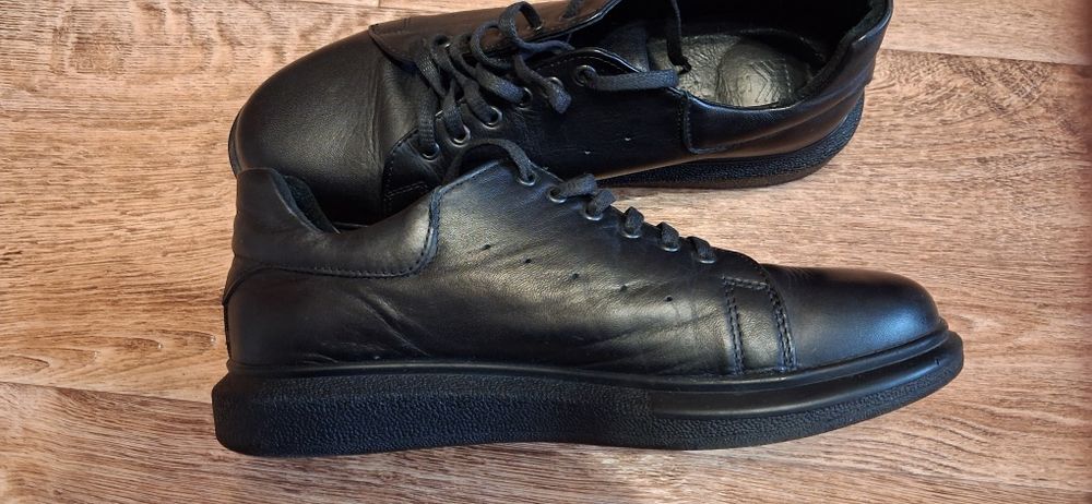 Продаж чорних туфлів 40 розміру