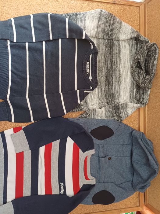 lote de roupa de criança.