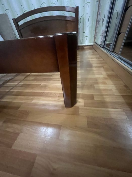 Продам кровать из натурального дерева 14700