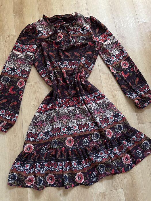 Sisley piękna sukienka M wzór falbanka