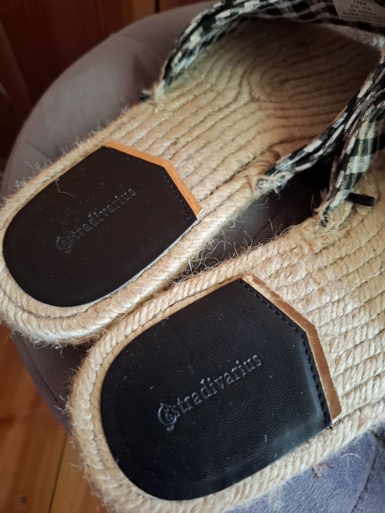 Klapki Stradivarius 39